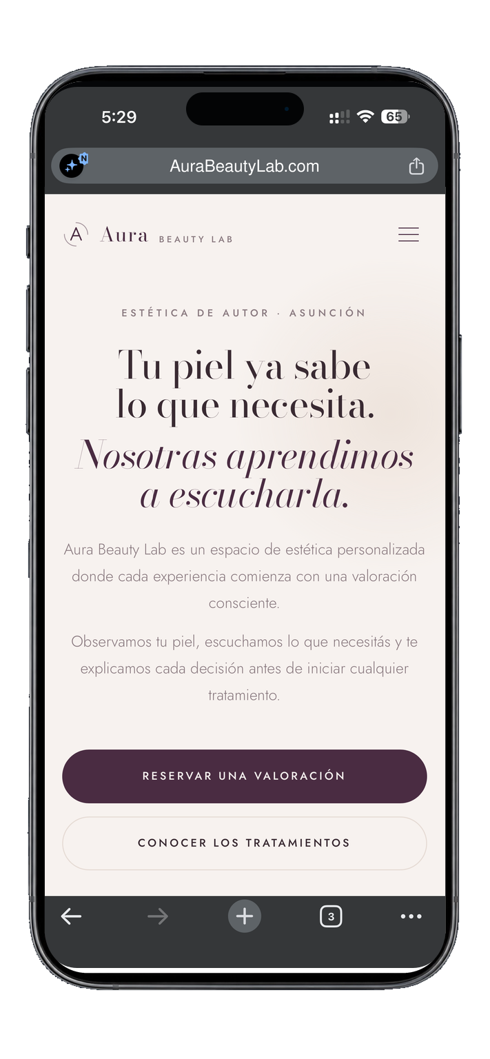 Página web de Aura Beauty Lab en celular
